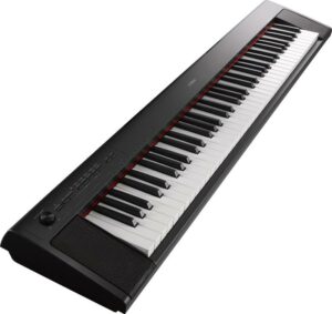 YAMAHA_NP32B_Digital_keyboard__kosketinsoitin__musta